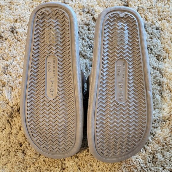 NWT Grey ribbed rubber sandals - Picture 4 of 5